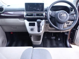 インパネは視界も良好で運転しやすい設計です!小回りが利くから、運転が苦手でも狭い路地や駐車場でも運転しやすいです。