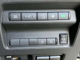 両側オートスライドドアです♪運転席のボタンやキーのボタンでも開閉できます!手荷物がいっぱいの時でも簡単にドアの開け閉めができるのでとっても便利です♪