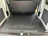 後部座席使用時でも十分なスペースがありさまざまな荷物に対応します。