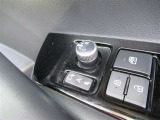 駐車時や狭い道でのすれ違い時に気を使うミラー。電動格納式ドアミラーはそんな時に便利です。