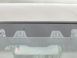 【i-ACTIVESENSE】走行中に前方の車両等を認識し、衝突しそうな時は警報とブレーキで衝突回避と被害軽減をアシスト。より安全にドライブをお楽しみいただけます。