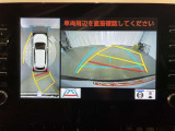 パノラミックビューモニター付きです。車両を上から見たような映像をディスプレイオーディオ画面に表示。運転席からの目視だけでは見にくい、車両周辺の状況をリアルタイムでしっかり確認できます。