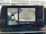 『アラウンドビューモニター』はスムーズな駐車と安全確認をサポートします。