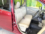 運転席シート廻りは使用感も少なく、良好な状態となっています。前オーナー様が丁寧に使っていたことがよくわかりますね。
