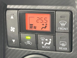 【オートエアコン】一度お好みの温度に設定すれば、車内の温度を検知し風量や温度を自動で調整。暑い&hellip;寒い&hellip;と何度もスイッチ操作をする必要はありません。快適な車内空間には必須の機能ですね♪