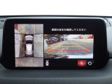 【360&deg;ビュー・モニター】前後左右4つのカメラ映像をさまざまな走行状況に応じて切り替えてセンターディスプレイに表示することで、駐車時や狭い道でのすれ違い時、見通しの悪い交差点進入時でも安心感を高めます。