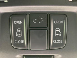 【両側パワースライドドア】スマートキーや運転席のスイッチで後席両側スライドドアの開閉が可能♪電動だから力を入れてドアを開ける必要が無く、小さなお子様でも簡単に開け閉めでき快適です♪