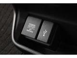 USBオーディオ用ソケットがついていますので携帯電話などを接続すれば音楽等の再生が可能です!