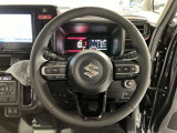ステアリングから手を離さず、運転に集中したままオーディオ等の操作ができます。