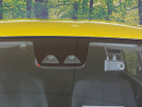 【スマートアシスト】走行中に前方の車両等を認識し、衝突しそうな時は警報とブレーキで衝突回避と被害軽減をアシスト。より安全にドライブをお楽しみいただけます。