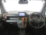 運転席からボンネットの先端が見え、車幅もとても掴みやすい。