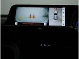 パノラミックビューモニター装備!トップビュー&フロントビュー・車両に取り付けたフロント、サイド、バックカメラの映像を合成して画面上に表示させることで、低速時の運転を補助する装置です。