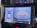 後方の見える安心をお届けするバックガイドモニター付:バックするときのアシストラインもあって楽々バック!車庫入れや縦列駐車をサポートし、苦手な駐車も安心です!今やもう手放せない装備ですネ♪
