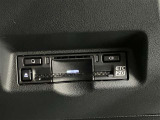 高速道路で便利な【ETC2.0】を装備しています。光ビーコン搭載で渋滞情報などナビゲーションと連動することで機能も充実いたします。他、観光施設に立ち寄るための高速料金割引サービス等もございます。