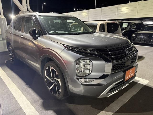 アウトランダー PHEV 2.4 G 4WD 禁煙車 純正9インチナビ
