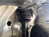 お車を安心してお乗りいただく為には、足回りの定期点検が欠かせません。サービスサポート(有償保証)では無料点検もご提供しており、安心のカーライフをお過ごしいただけるサポート体制が整っています。