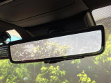 【デジタルインナーミラー】後席の大きな荷物や同乗者で後方が確認しづらい時でも安心!カメラが撮影した車両後方の映像をルームミラー内に表示。クリアな視界で状況の確認が可能です!