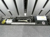 スペアタイヤレス車です。応急セットを搭載しております。