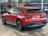 メルセデス・ベンツ八王子の最新のショールームには、大型モニターがあり最先端のメルセデス・ベンツをご体感頂けます!屋内展示場のため、天候の悪い日でも、ごゆっくりとお車をご覧頂ける店舗でございます!