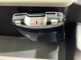 【ETC】有料道路を利用する際に料金所で停止することなく通過できる、ETC車載器(ノンストップ自動料金収受システム機器)が装備されています。セットアップを行うことで利用可能になります。