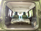 積み下ろしのしやすいデッキにはたっぷりと荷物を積み込んでいただけます。遊びから仕事まで、様々なシーンで頼れます♪