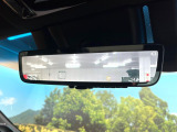 【デジタルインナーミラー】後席の大きな荷物や同乗者で後方が確認しづらい時でも安心!カメラが撮影した車両後方の映像をルームミラー内に表示。クリアな視界で状況の確認が可能です!