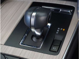 【シフトレバー】シフトもとても操作しやすいデザインになっております。運転する人の事を第一に考えた操作性の高い仕様です。