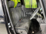 運転席シート廻りは使用感も少なく、良好な状態となっています。前オーナー様が丁寧に使っていたことがよくわかりますね。
