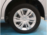 【タイヤ】タイヤの残量は4mmです。ご納車前に点検・空気圧調整もさせて頂きますので、ご安心下さい。