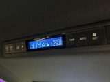 【リアオートエアコン】広い後部座席には必須の機能!風量や温度を自動で調整し前席と同様な車内環境にしてくれるリアオートエアコンを装備。夏の暑さも冬の寒さもストレスなく快適にお過ごしいただけます♪