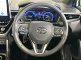 【ステアリングヒーター】冬場に冷たくなりやすい革巻きステアリングを、スイッチ一つで素早く適温に!エアコンよりも早く温まってくれるので、寒い日の運転も快適になりますね♪