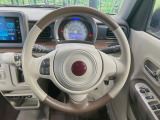 【純正革巻きステアリング】上質な革を使用することで、手にしっかり馴染みとても運転しやすいハンドルです♪