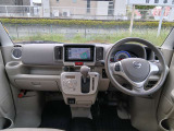 広々とした運転席周り!禁煙車です☆