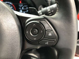 【ステアリングスイッチ】右です。ハンドルから手を離さず、運転に集中したまま手元でマルチインフォメーションディスプレイ内の表示切替などができます。