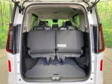 普段のお買い物や通勤、送迎等に十分な荷室スペースを確保しております。セカンドシートを倒すと、大きな荷物の積載も可能です♪