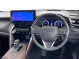 運転席まわりです。 各操作スイッチは使いやすい位置に配置されてます。