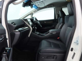 見通しのよいすっきりとした視界で、誰でも運転しやすいです。運転のしやすさは疲れにくさにも繋がりますよ♪