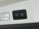 【パワーバックドア】ボタン一つでドアの開閉も楽々操作できます。