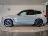 【拘りのFR】BMWが多く採用するFR車。ダイレクトでスポーティな加速感・シャープなハンドリングを実現。縦置きエンジンレイアウトにより、フラットで上質な乗り味です。