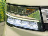 【LEDヘッドライト】悪天候や夜間走行時も良好な視界を確保し安心して運転できる高輝度LEDヘッドライトを装備!点灯速度が早く、消費電力も抑えられています。