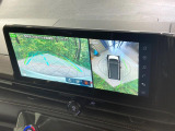 【アラウンドビューモニター】専用のカメラにより、上から見下ろしたような視点で360度クルマの周囲を確認することができます☆死角部分も確認しやすく、狭い場所での切り返しや駐車もスムーズに行えます。