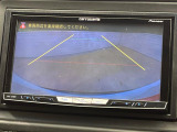 【バックカメラ】駐車時に後方がリアルタイム映像で確認できます。大型商業施設や立体駐車場での駐車時や、夜間のバック時に大活躍!運転スキルに関わらず、今や必須となった装備のひとつです!