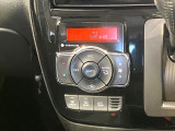 【オートエアコン】一度お好みの温度に設定すれば、車内の温度を検知し風量や温度を自動で調整。暑い&hellip;寒い&hellip;と何度もスイッチ操作をする必要はありません。快適な車内空間には必須の機能ですね♪
