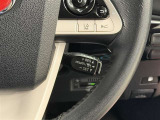 【クルーズコントロール】こちらを操作いただくことで、車は一定速度を維持したまま走行し続けます ブレーキ操作やスイッチを切ることで通常走行に戻ります