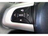 運転中に手を離さなくてもオーディオ操作やマルチインフォメーションディスプレイ内の表示切替が出来るステアリングスイッチ付です。走行中に視線を逸らさず出来る手元操作は安全運転につながります。