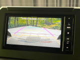 【バックカメラ】駐車時に後方がリアルタイム映像で確認できます。大型商業施設や立体駐車場での駐車時や、夜間のバック時に大活躍!運転スキルに関わらず、今や必須となった装備のひとつです!