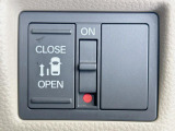 【パワースライドドア】スマートキーや運転席のスイッチでスライドドアの開閉が可能♪電動だから力を入れてドアを開ける必要が無く、小さいお子様でも、重い荷物を持っている時もラクに開け閉めできます♪