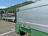 運転席側アオリ後方にヘコミがあります。