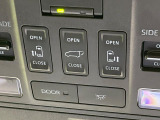 【両側パワースライドドア】スマートキーや運転席のスイッチで後席両側スライドドアの開閉が可能♪電動だから力を入れてドアを開ける必要が無く、小さなお子様でも簡単に開け閉めでき快適です♪