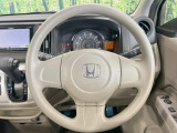 インテリアに合わせたデザインのステアリングは、運転される方のことも考え、運転しやすい形状、大きさです。是非一度、実際に触ってお確かめください。